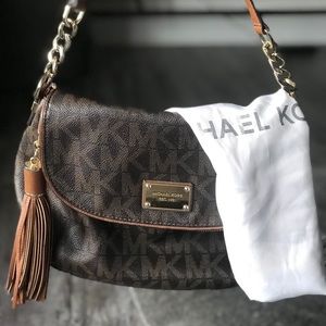 *SOLD* Michael Kors shoulder/crossbody purse!